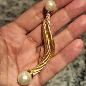 Authentic "CHRISTIAN DIOR" Vintage Brooch